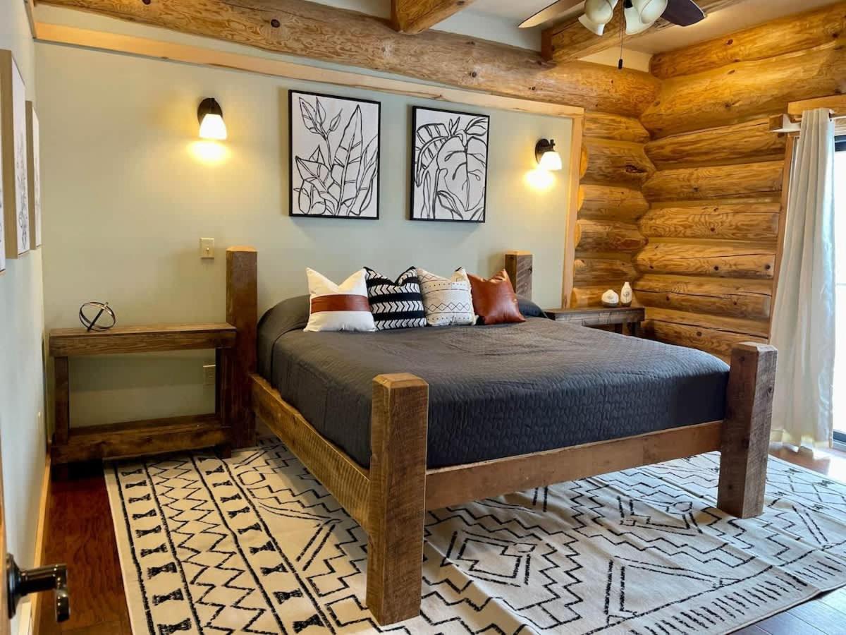 Stunning Log Cabin Getaway At The Hannu Haus Ironwood Exterior photo