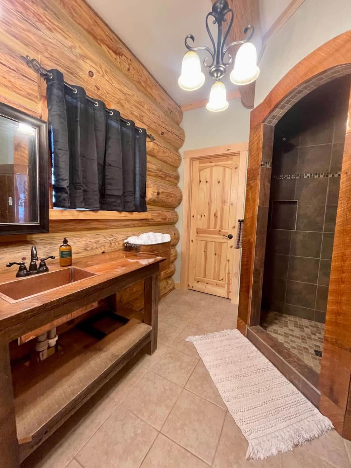 Stunning Log Cabin Getaway At The Hannu Haus Ironwood Exterior photo