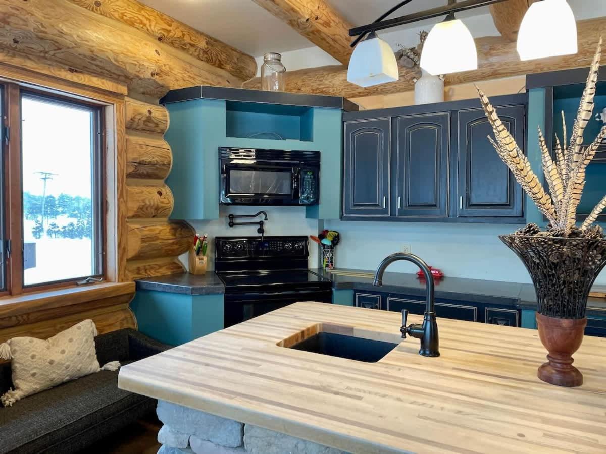 Stunning Log Cabin Getaway At The Hannu Haus Ironwood Exterior photo