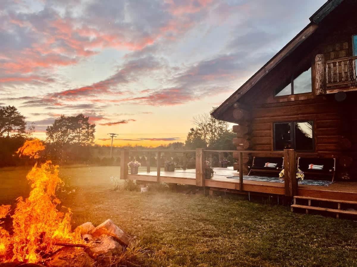 Stunning Log Cabin Getaway At The Hannu Haus Ironwood Exterior photo